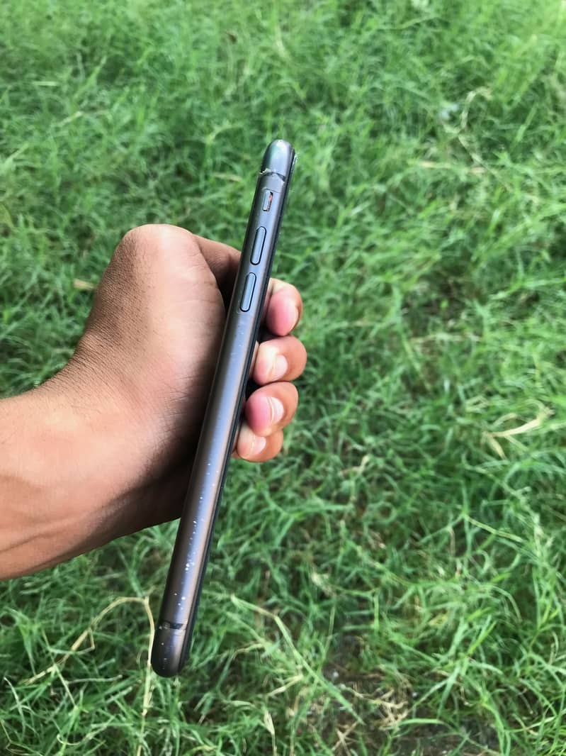 Apple iPhone 11 6