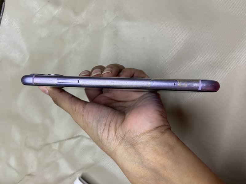 Apple iPhone 11 3