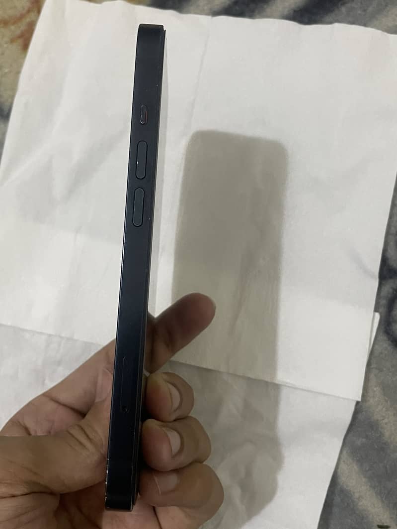 Apple iPhone 13 4