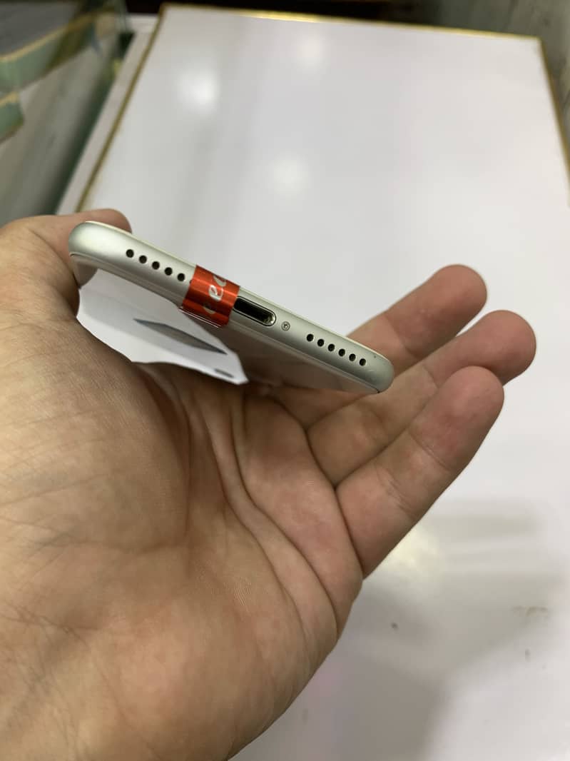Apple iPhone 8 1