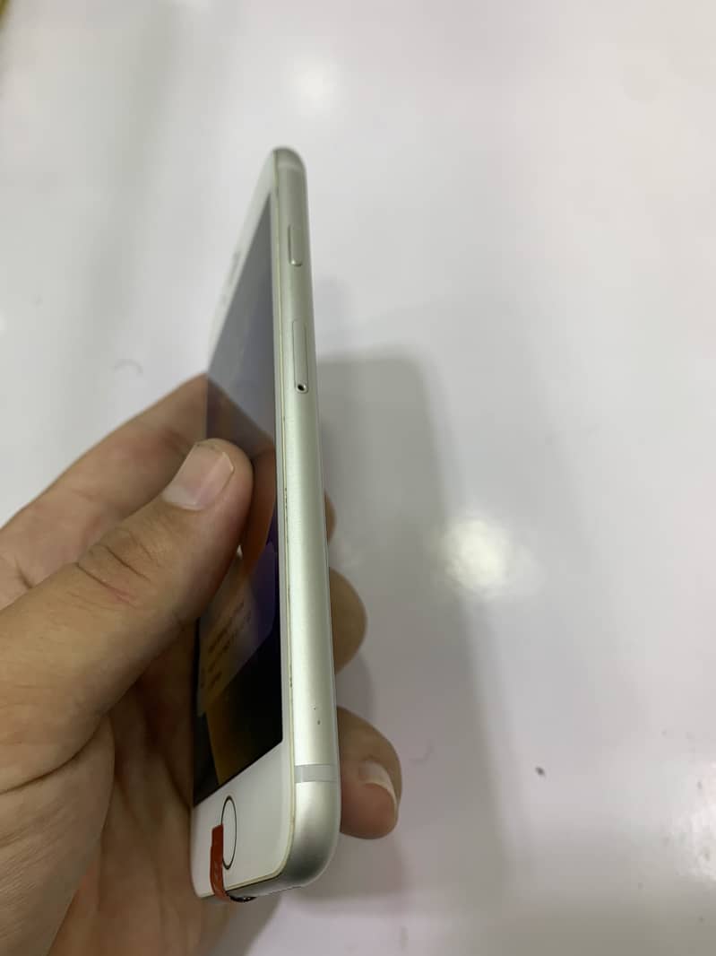 Apple iPhone 8 3