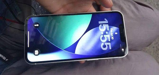 Apple iPhone 13 2