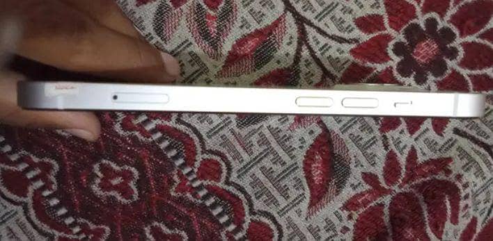 Apple iPhone 13 5
