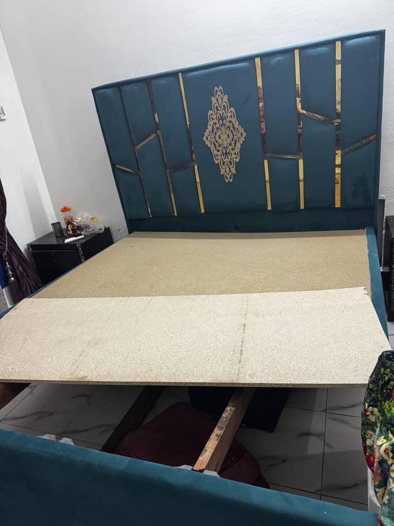 double bed with dressing table 0