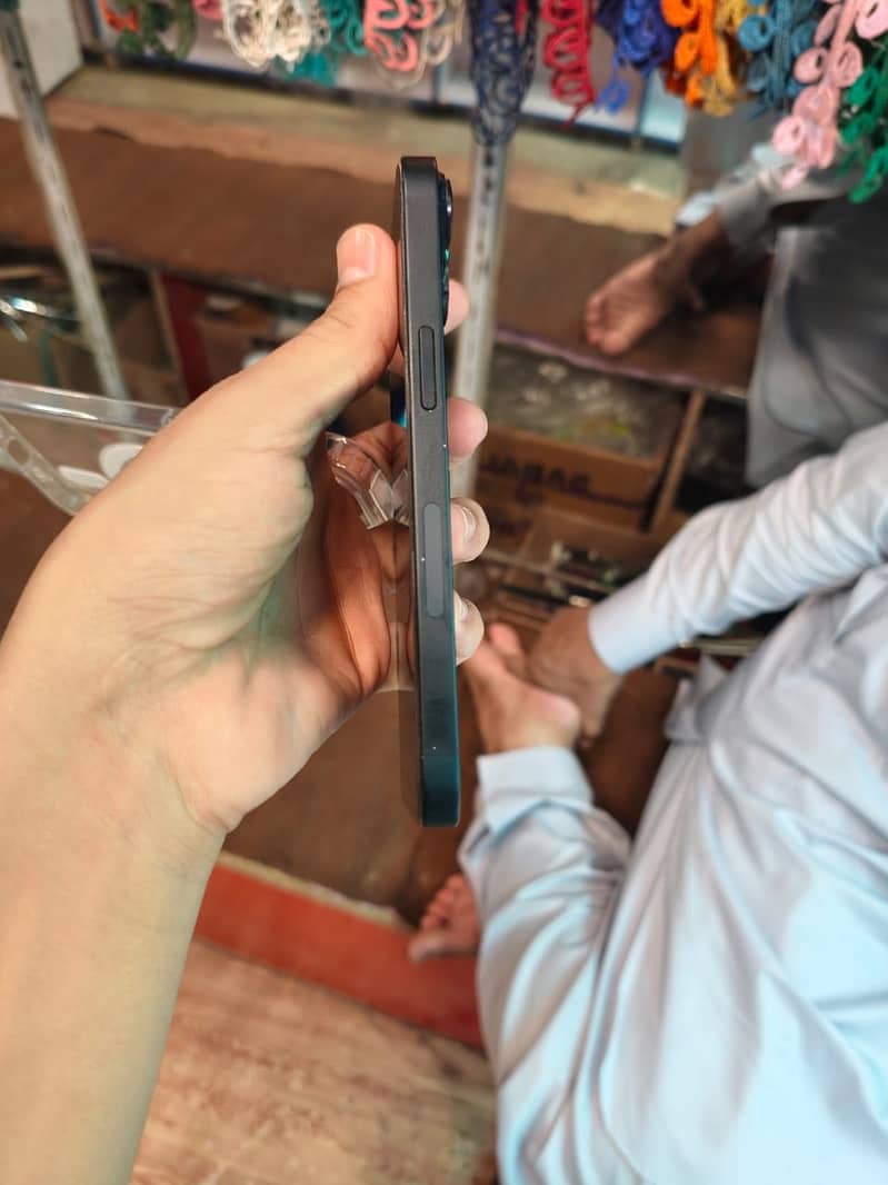 Apple iPhone 14 3