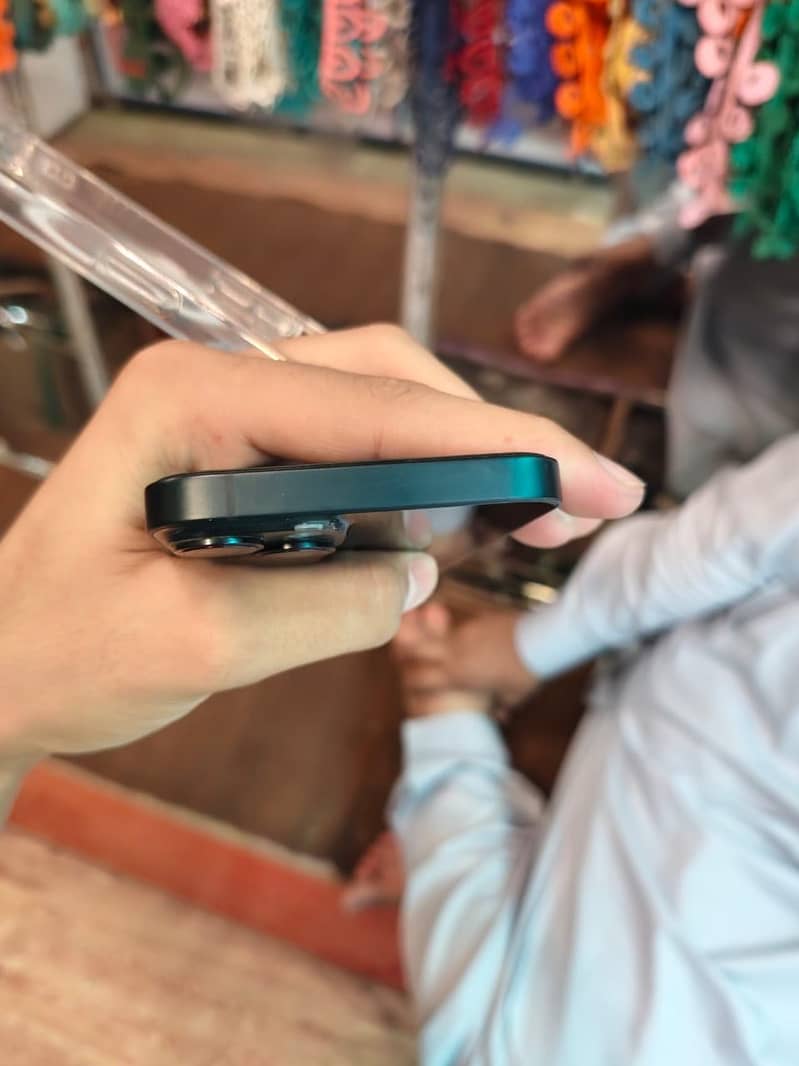 Apple iPhone 14 4