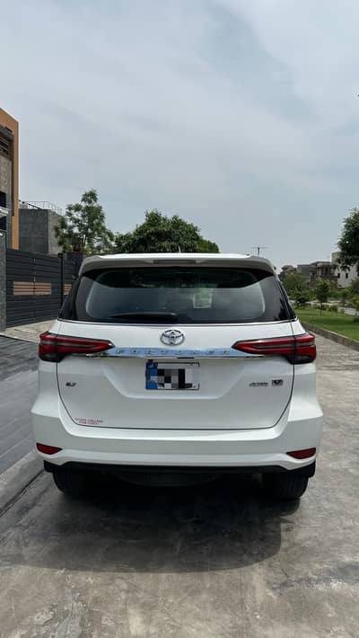 Fortuner 2.7 V B2B genuine