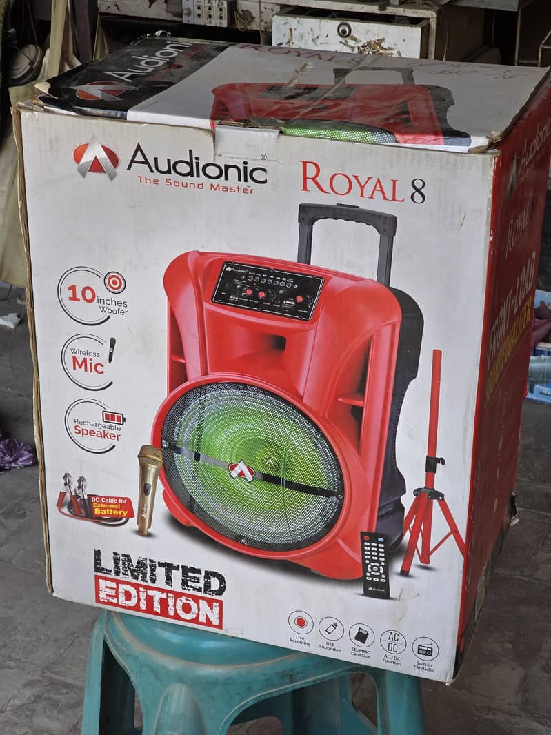 Audionic Royal 8 with 2 mic 3