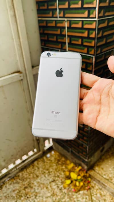 Apple iPhone 6S