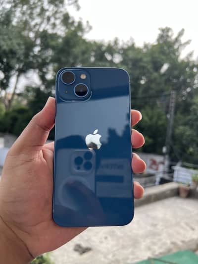 Apple iPhone 13