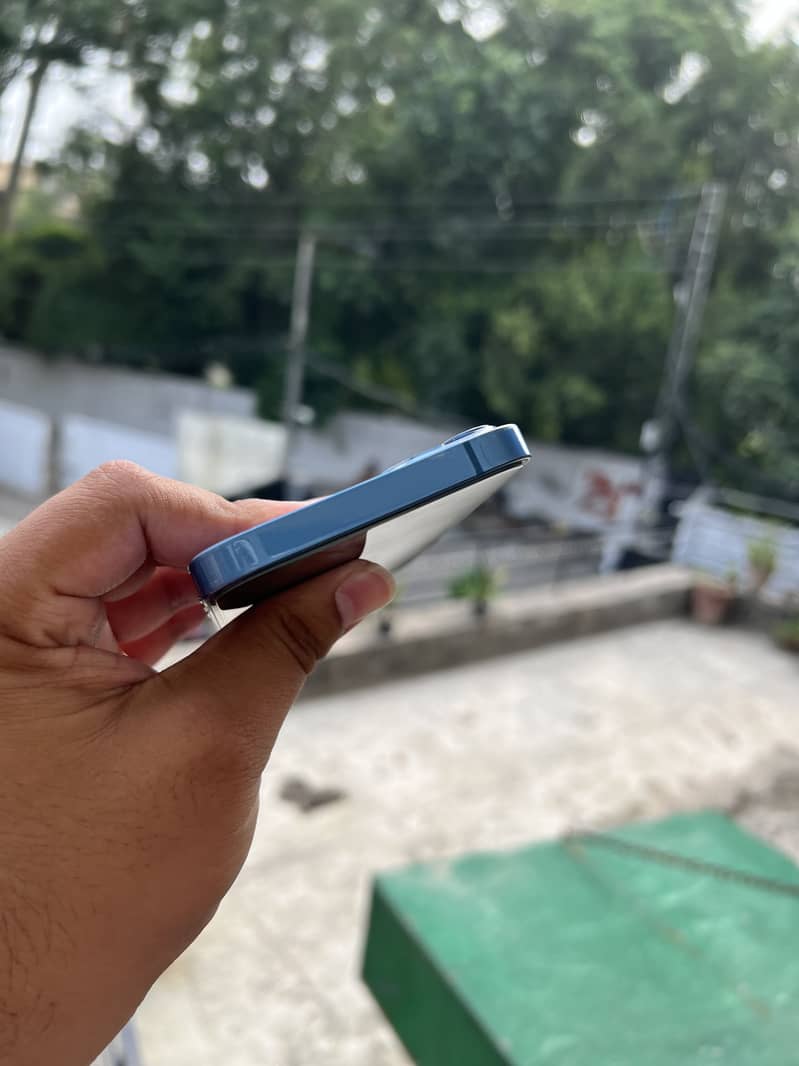 Apple iPhone 13 1