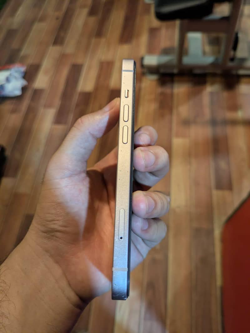 Apple iPhone 13 1