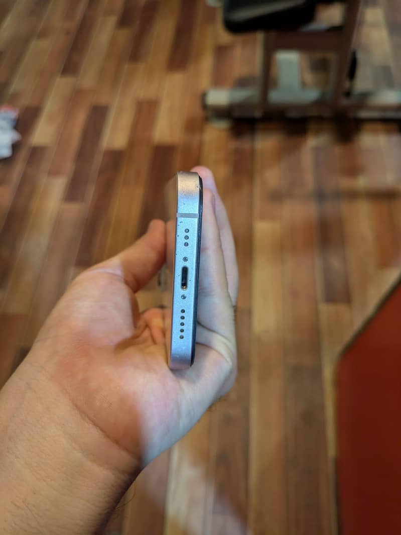 Apple iPhone 13 2