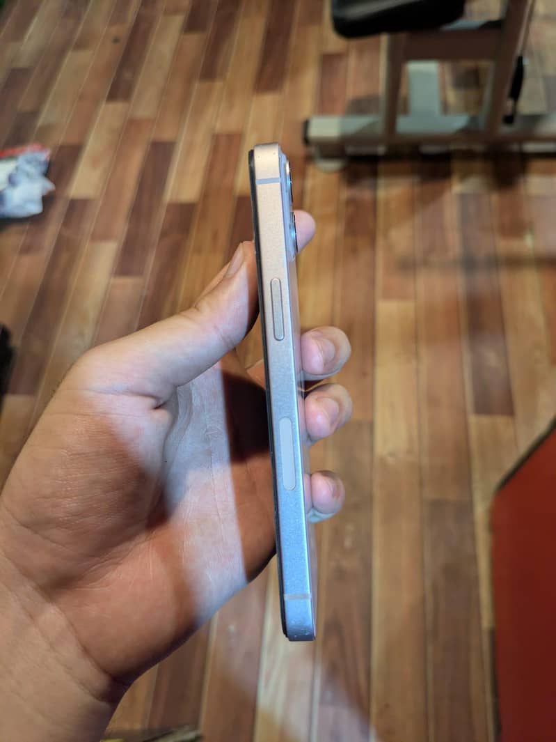 Apple iPhone 13 3