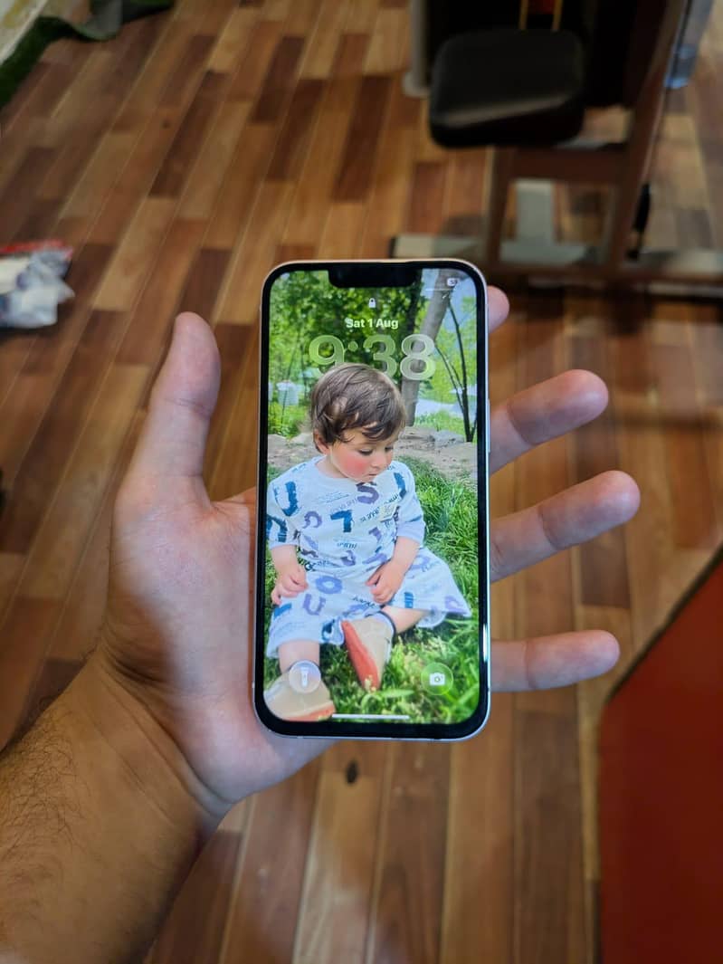 Apple iPhone 13 4