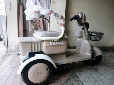 Ramza Q70 tri-wheeler (running only 20km) (speed 70km/hr)