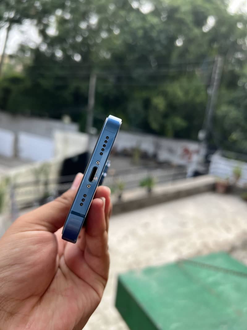Apple iPhone 13 4