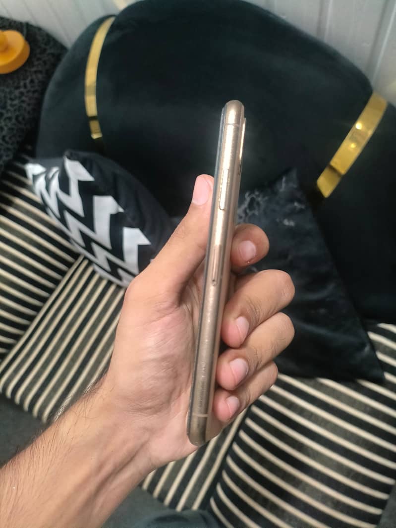 Apple iPhone XS 1