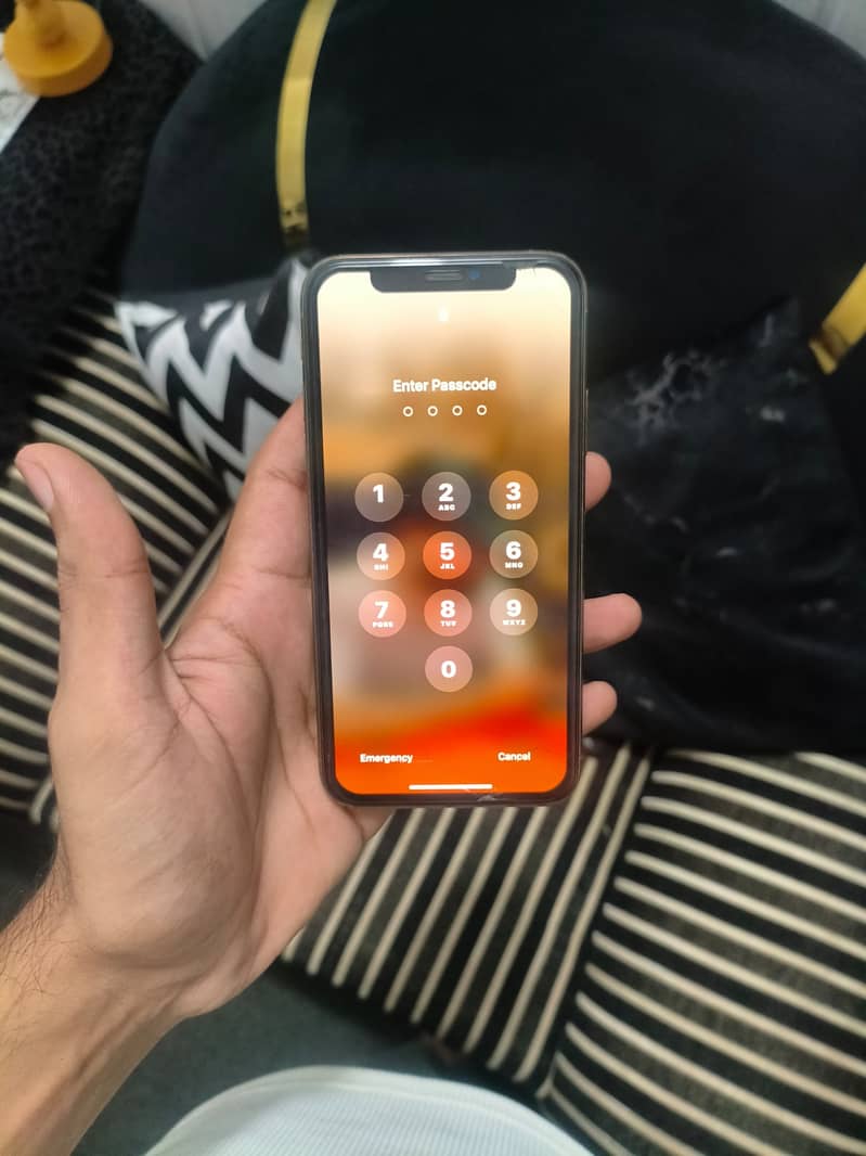 Apple iPhone XS 5