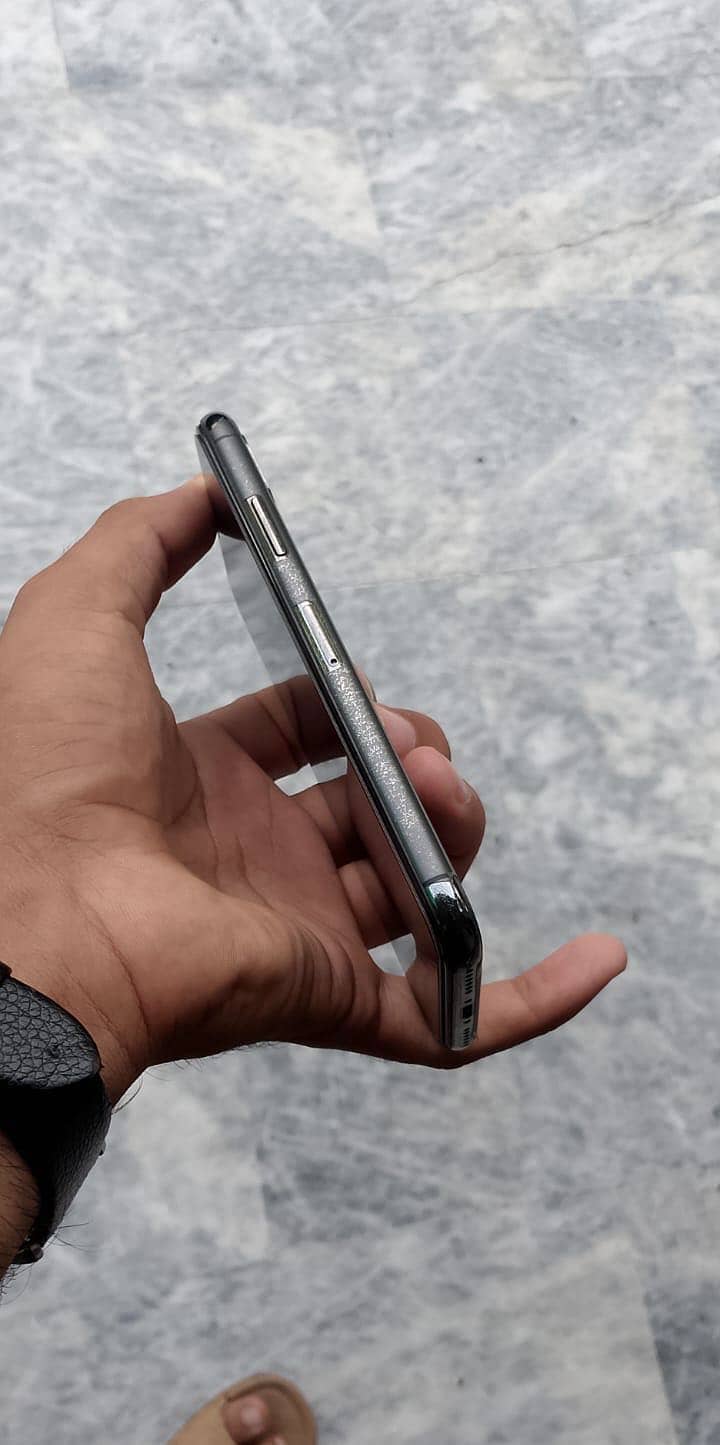 Apple iPhone X 5