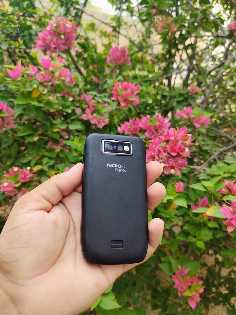 Nokia E63 1