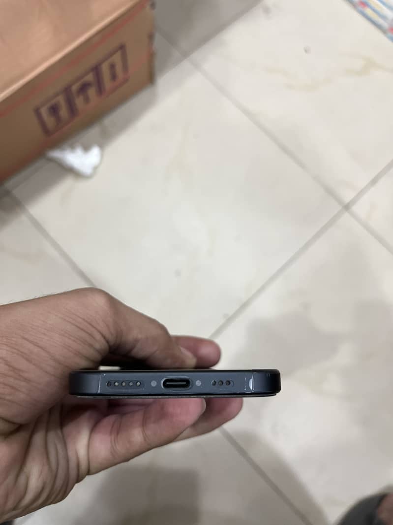 Apple iPhone 15 4