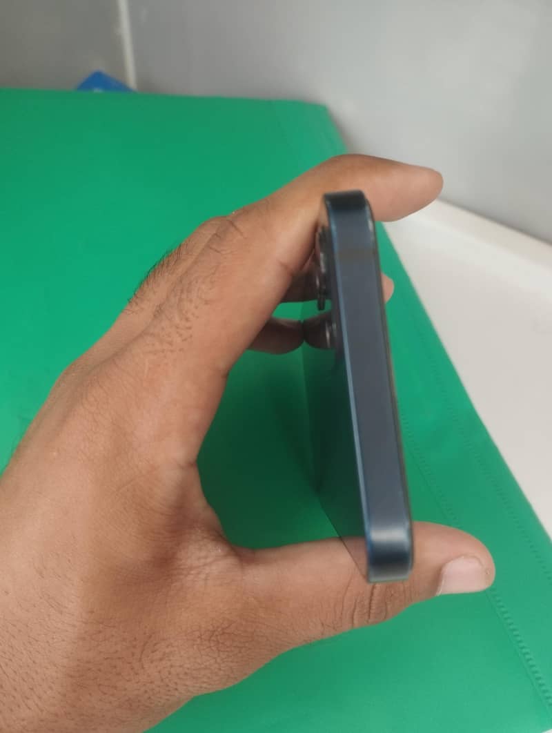 iPhone 12 3