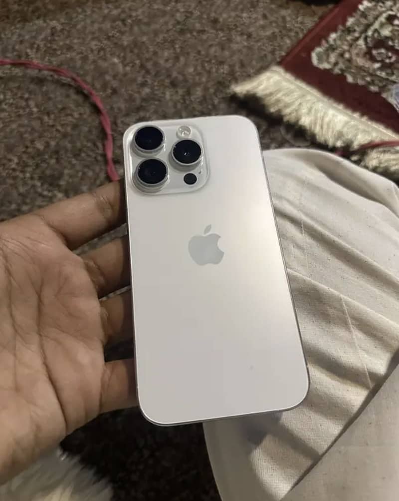 Apple iPhone 15 Pro 0