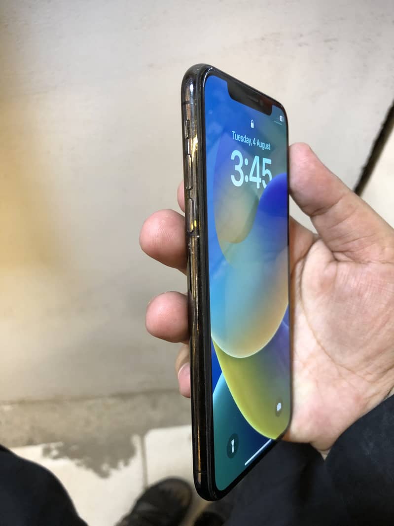 Apple iPhone X 3