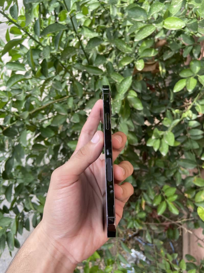 Apple iPhone 12 pro 1