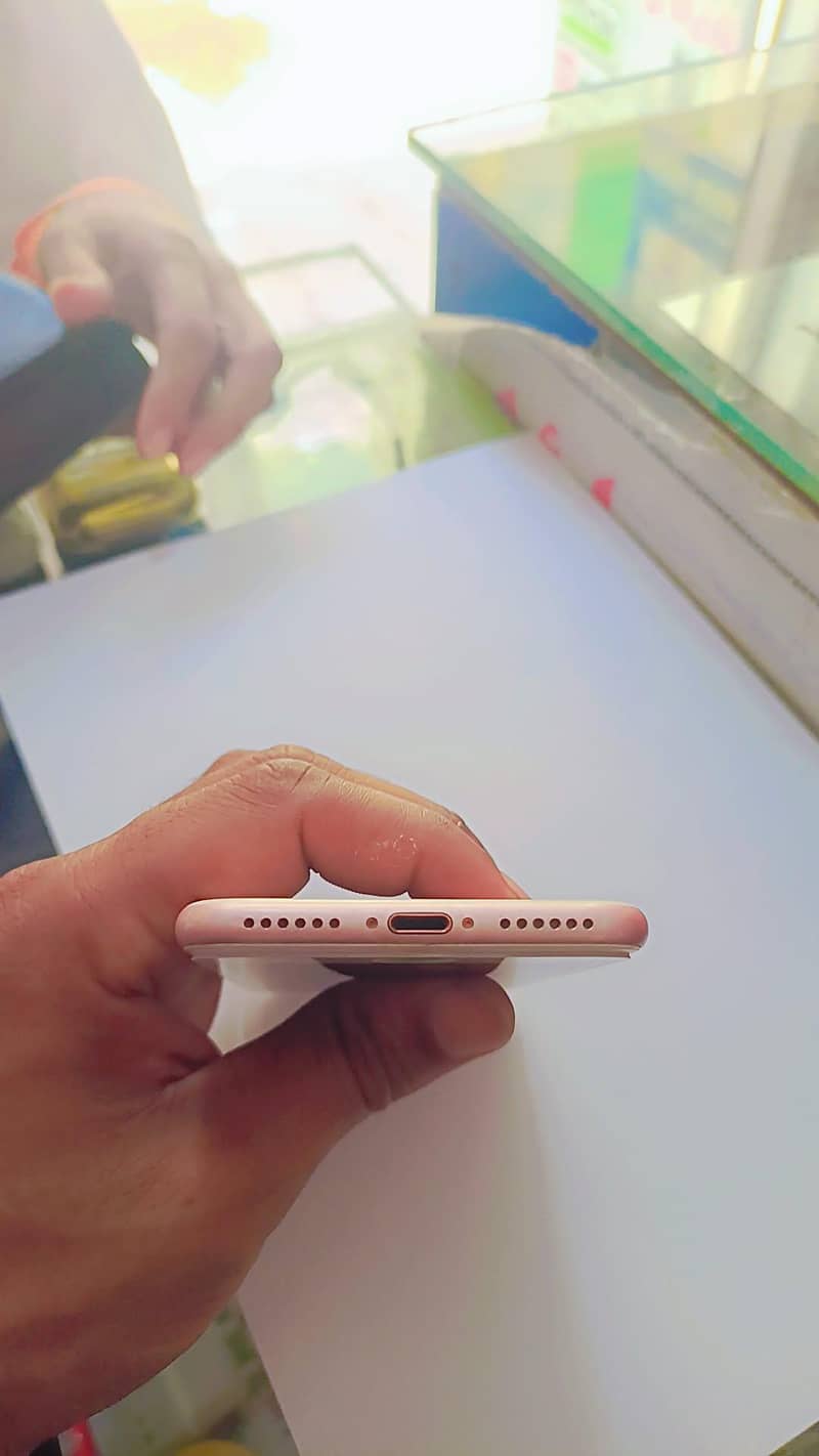 Apple iPhone 7 2
