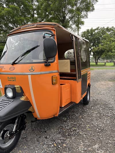 Auto rickshaw in brand new condition