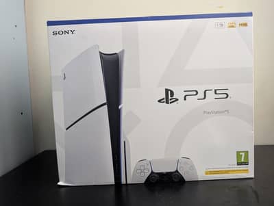 PlayStation 5 PS5 Like New with box