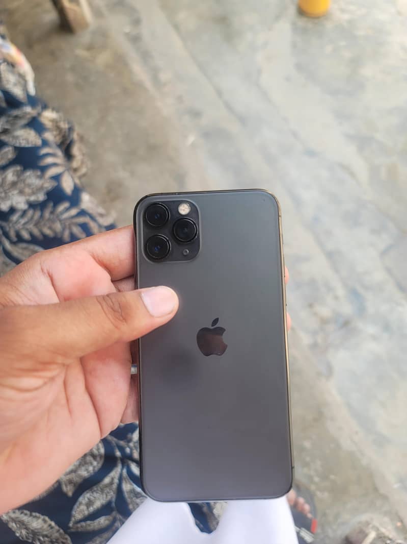 Apple iPhone 11 Pro 2