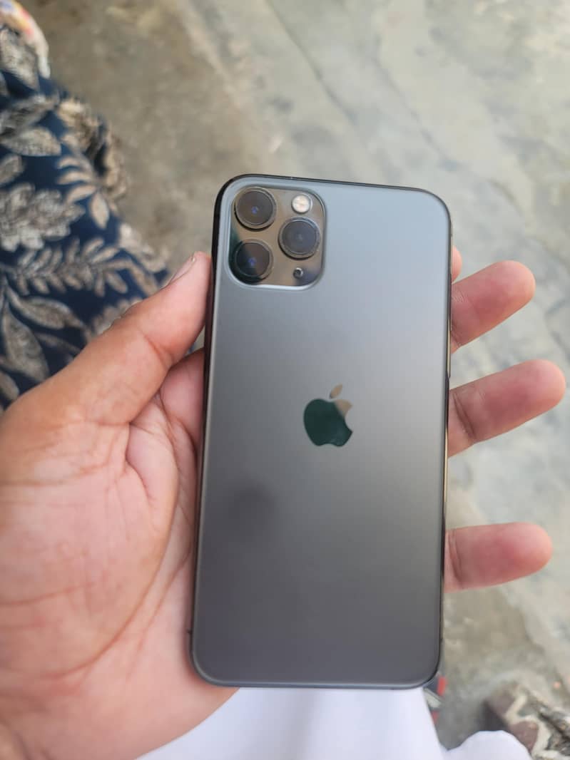 Apple iPhone 11 Pro 4