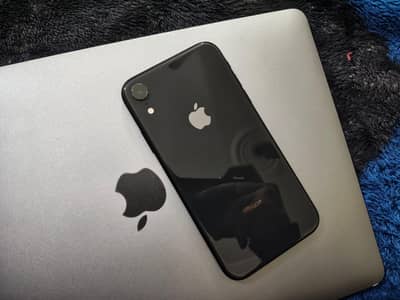 iPhone XR 64 GB Factory Unlocked Esim time (2 months)