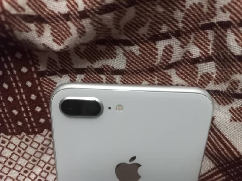 Apple iPhone 8 Plus 1