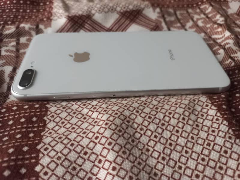 Apple iPhone 8 Plus 4