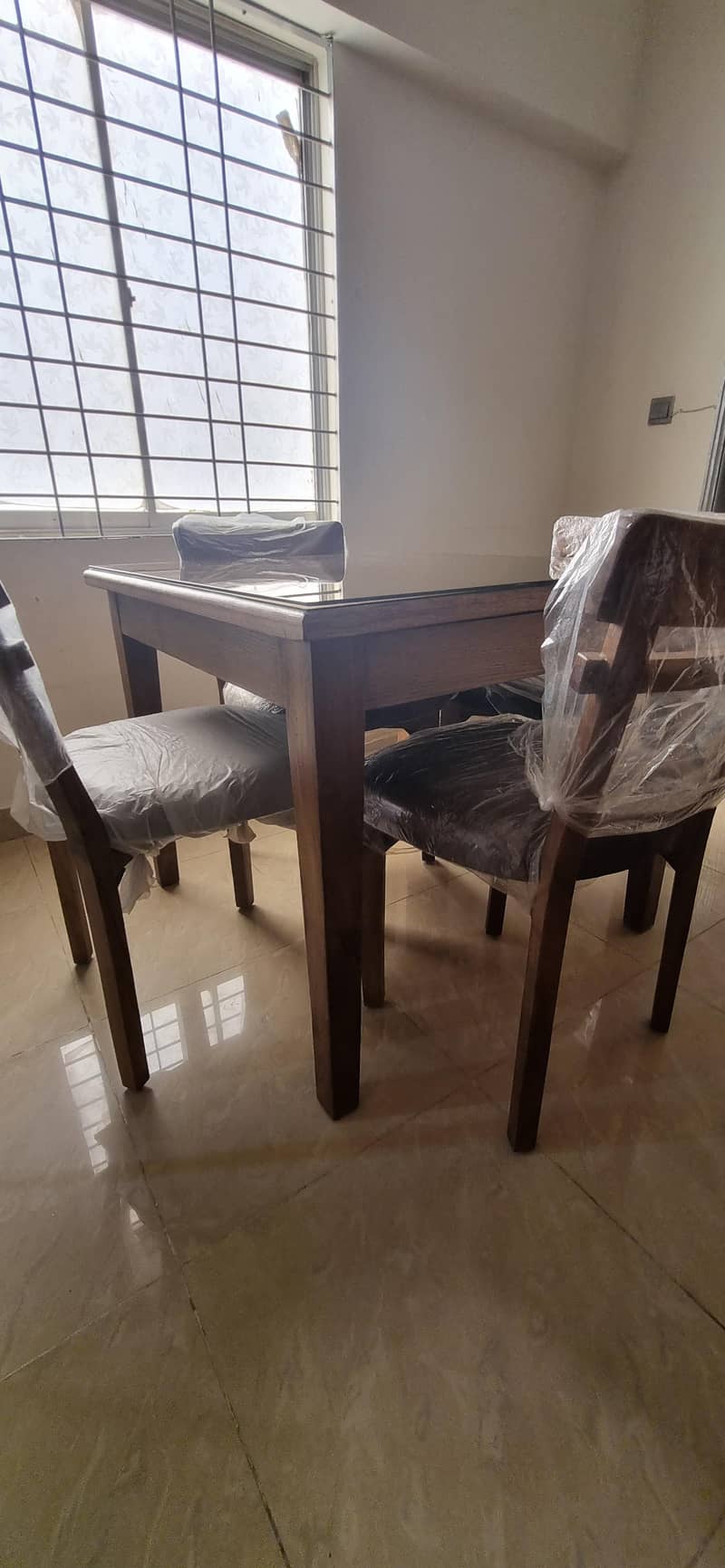Dining Table Set (4 persons) 0