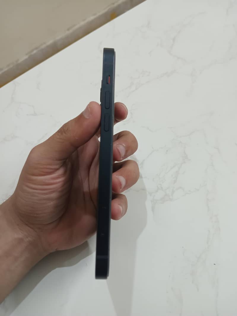 Apple iPhone 12 2