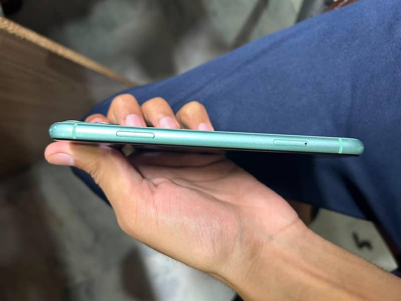 Apple iPhone 11 3
