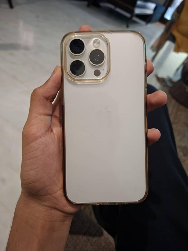 Apple iPhone 15 Pro Max 1