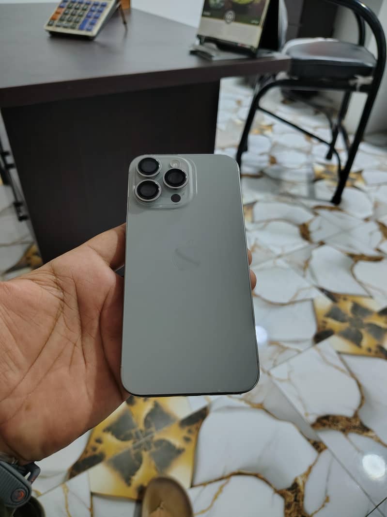 Apple iPhone 15 Pro Max 5
