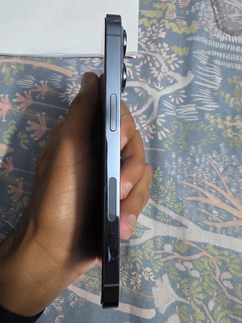 Apple iPhone 13 Pro 4