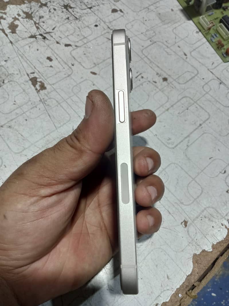 Apple iPhone 13 2