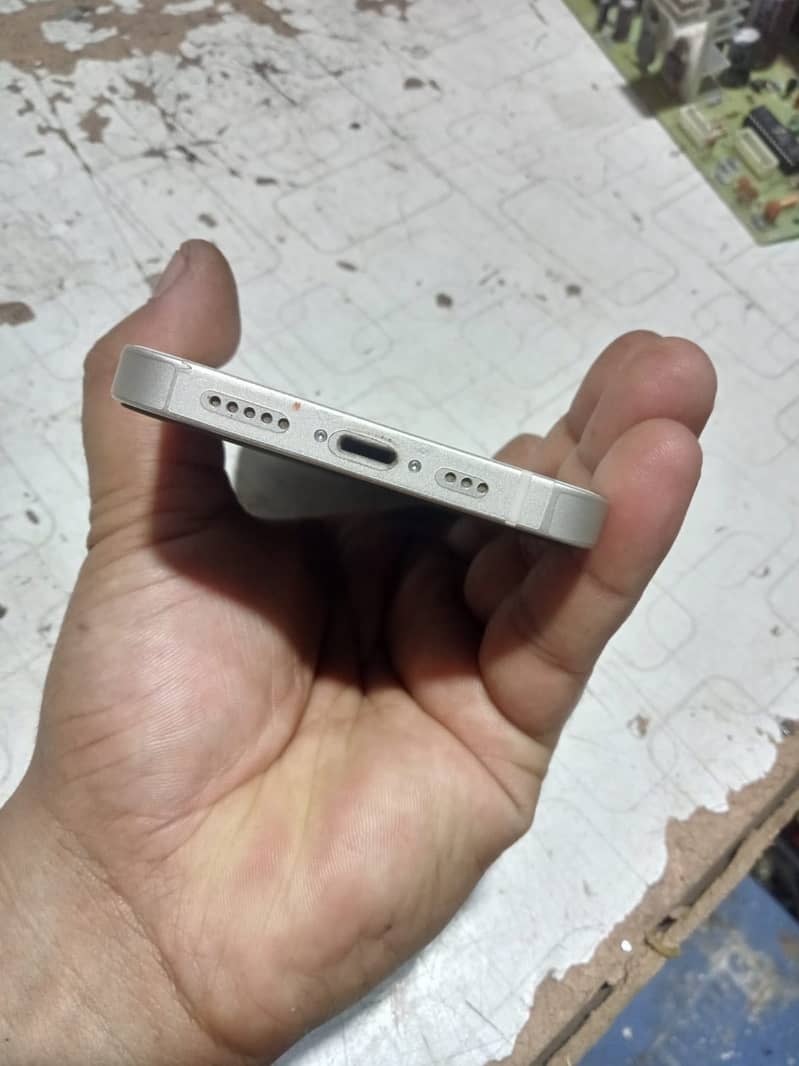 Apple iPhone 13 5