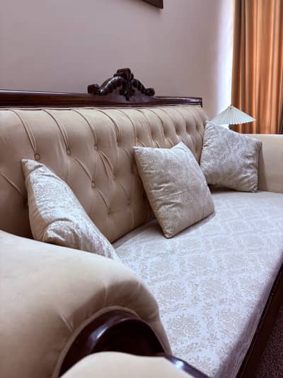 10/10 Sofas set - 3 seater (1) - 2 seater (1) - 1 seater (2) - table
