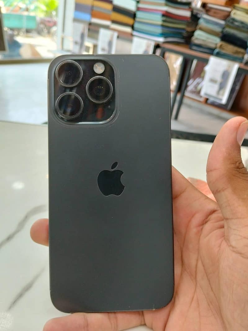 Apple iPhone 15 Pro Max 2