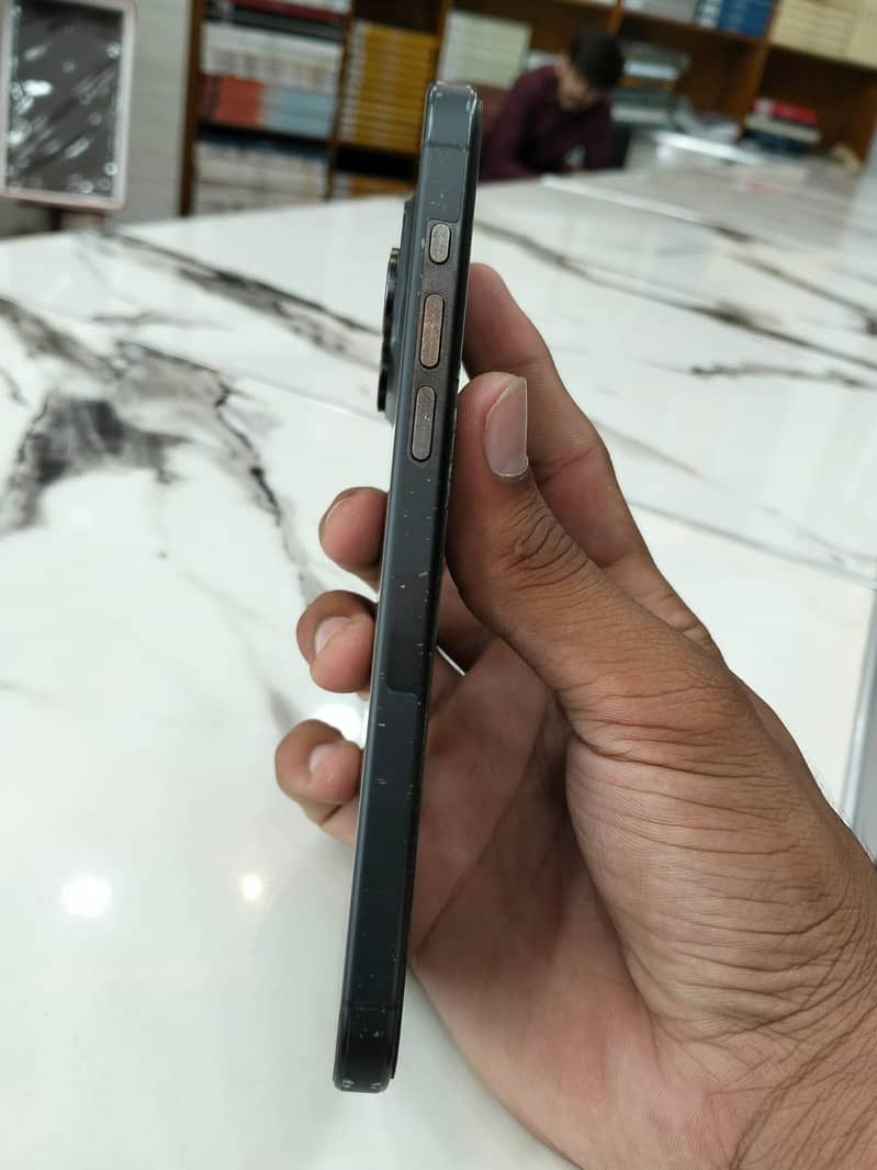 Apple iPhone 15 Pro Max 3