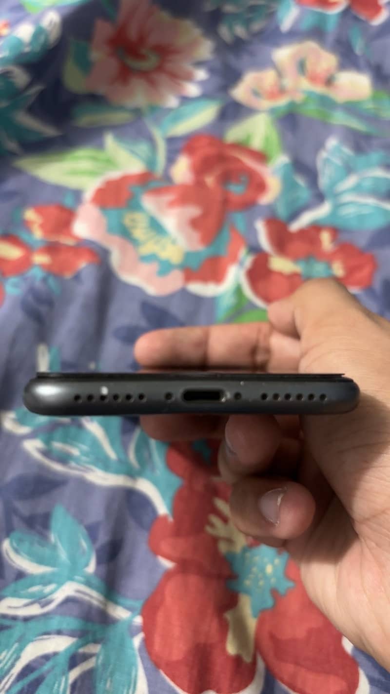 Apple iPhone 8 1